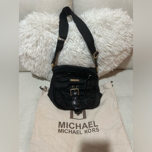 Beautiful Michael Kors Bag - Picture 2 of 2